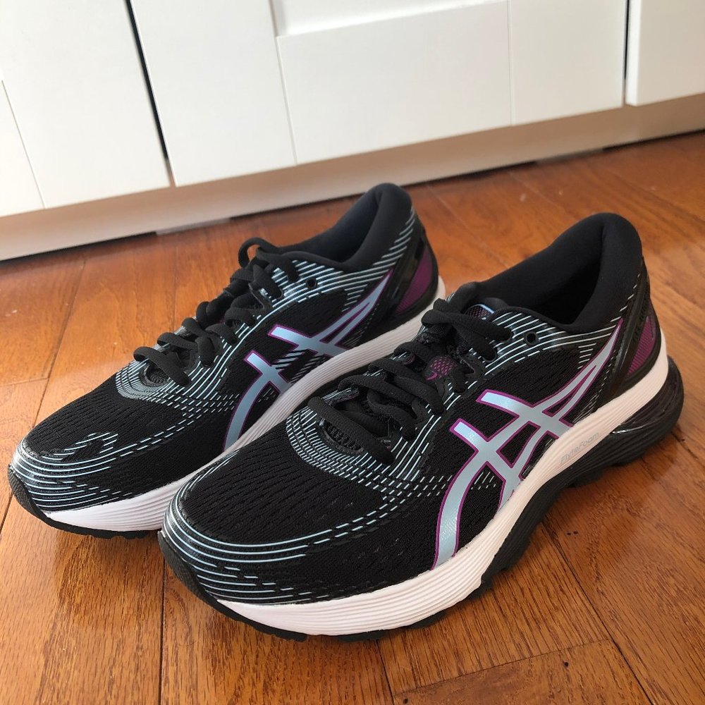Asics GEL-Nimbus 21 in Black/Skylight